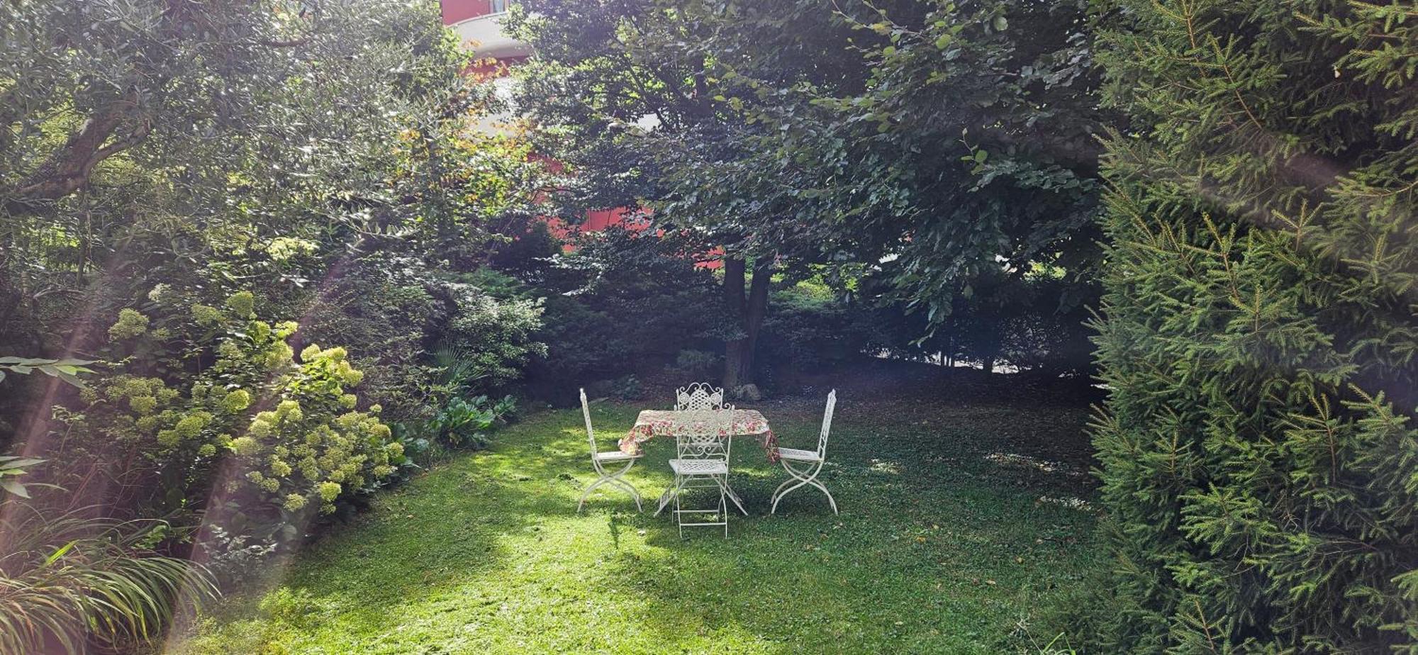 Appartamento Con Ingresso Autonomo, Giardino Privato E Portico Introbio Exterior foto